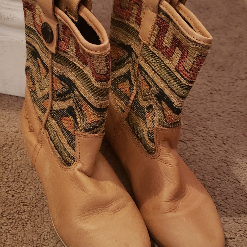Roxy boots